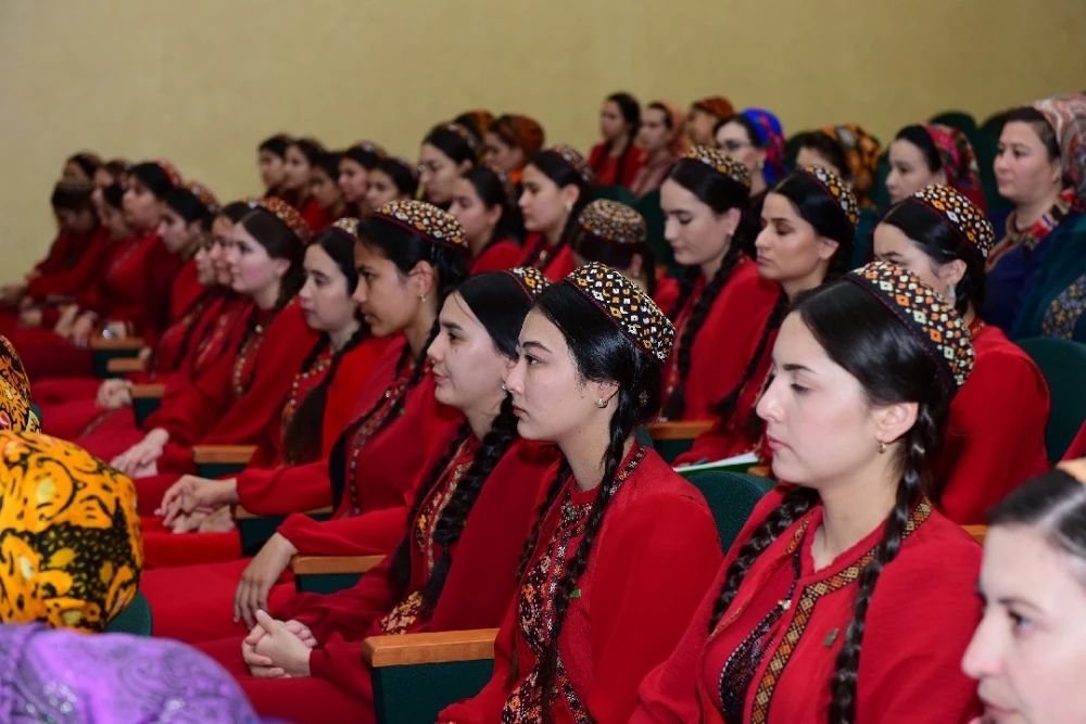 Magtymguly Pyragynyñ doglan gününiň 300 ýyllygyna bagyşlanan döredijilik duşuşygy